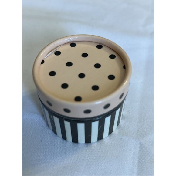 Models prefer flawless neutralizing powder du jour 0.09 oz minimizes imperfectio - Picture 2 of 7